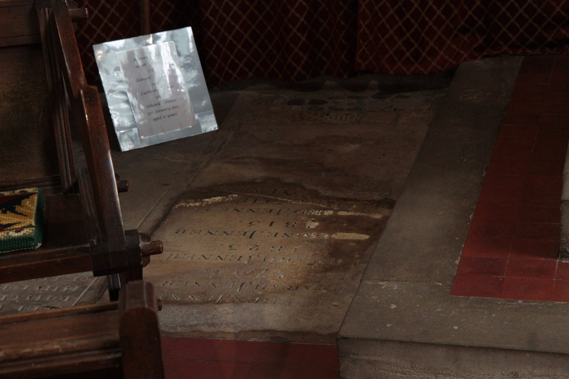 Edward_Jenner_Tomb_Berkeley (12).JPG